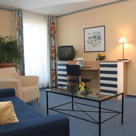 Hotel & Restaurant Seebruecke Zingst Bagian luar foto