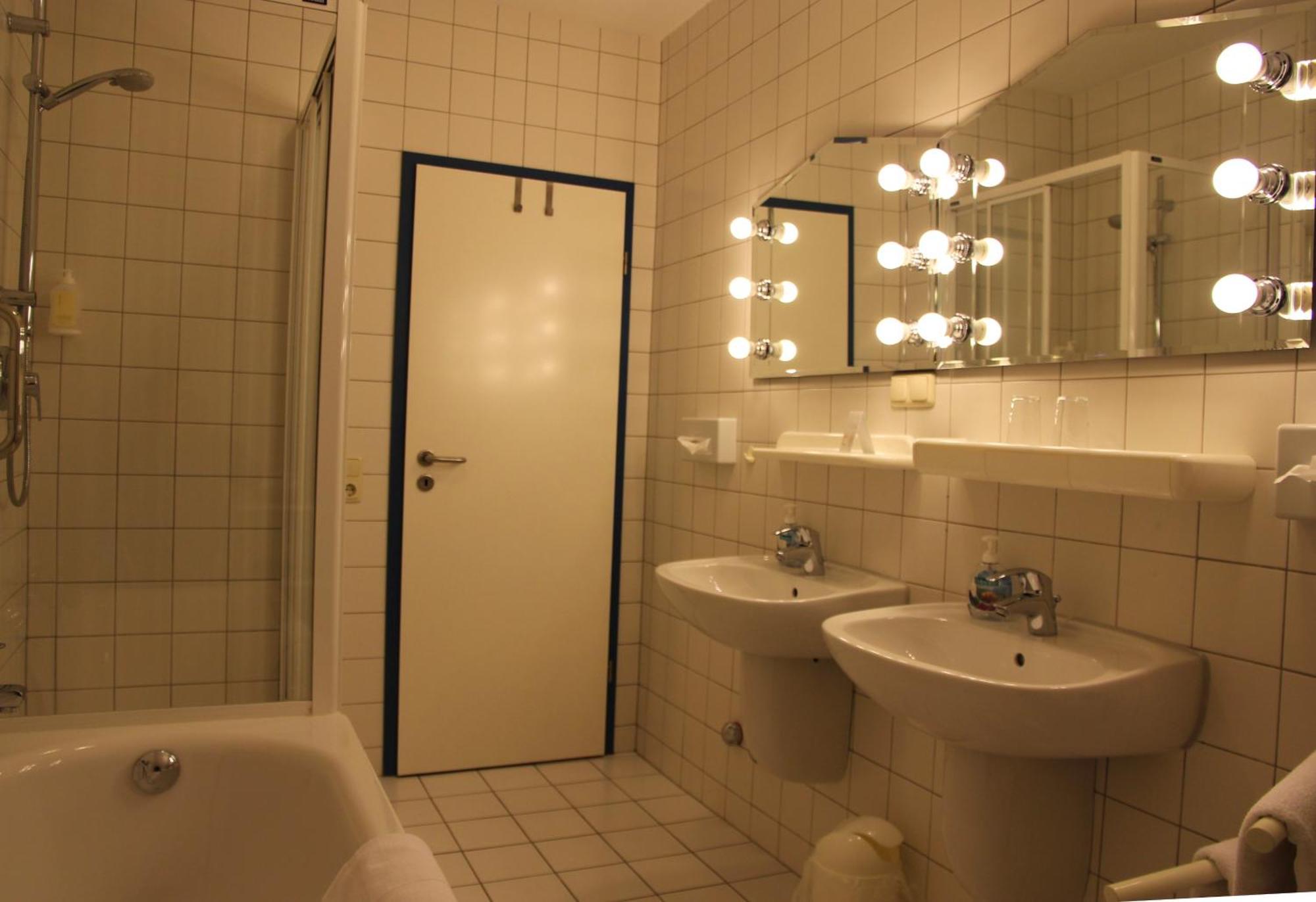 Hotel & Restaurant Seebruecke Zingst Bagian luar foto